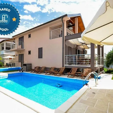 Dom wakacyjny House Pool & Sport Holiday