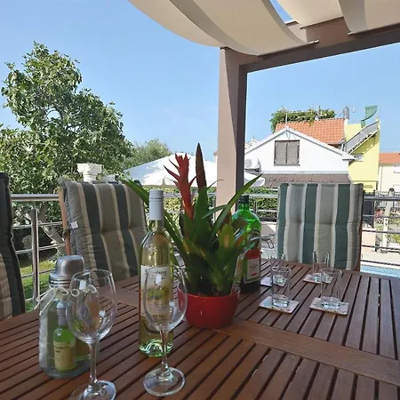 Dom wakacyjny House Pool & Sport Holiday Tribalj